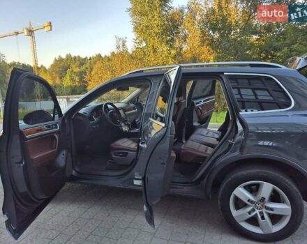 Серый Фольксваген Туарег, объемом двигателя 2.97 л и пробегом 248 тыс. км за 16500 $, фото 39 на Automoto.ua