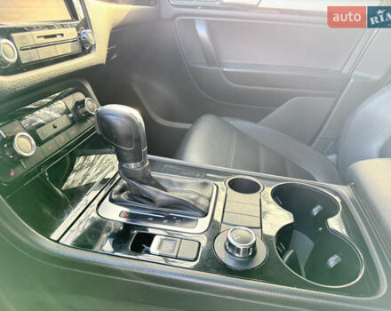 Сірий Фольксваген Туарег, об'ємом двигуна 3.6 л та пробігом 225 тис. км за 12500 $, фото 39 на Automoto.ua