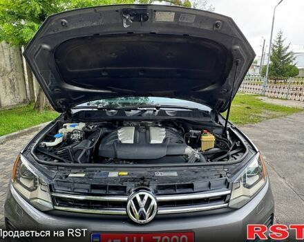 Сірий Фольксваген Туарег, об'ємом двигуна 3 л та пробігом 215 тис. км за 17500 $, фото 7 на Automoto.ua