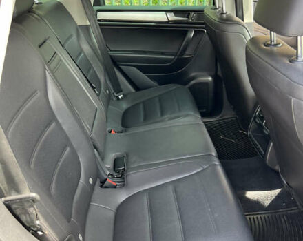 Сірий Фольксваген Туарег, об'ємом двигуна 3 л та пробігом 201 тис. км за 13500 $, фото 8 на Automoto.ua