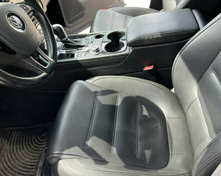 Сірий Фольксваген Туарег, об'ємом двигуна 3 л та пробігом 201 тис. км за 13500 $, фото 17 на Automoto.ua