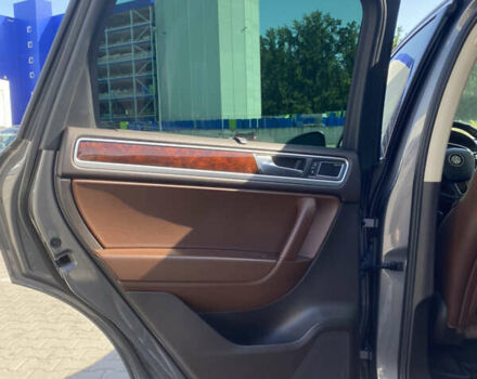 Серый Фольксваген Туарег, объемом двигателя 3 л и пробегом 290 тыс. км за 19500 $, фото 21 на Automoto.ua