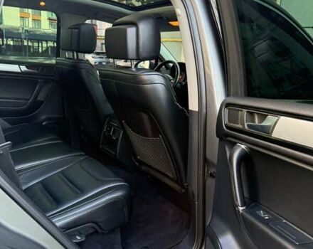 Серый Фольксваген Туарег, объемом двигателя 3 л и пробегом 263 тыс. км за 19800 $, фото 16 на Automoto.ua