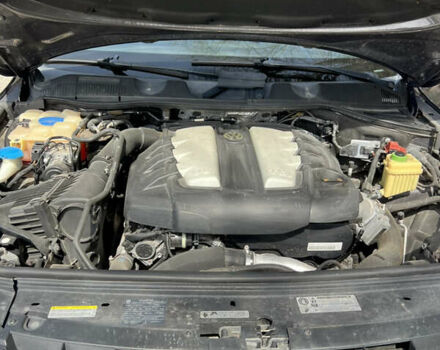 Сірий Фольксваген Туарег, об'ємом двигуна 3 л та пробігом 201 тис. км за 13500 $, фото 4 на Automoto.ua