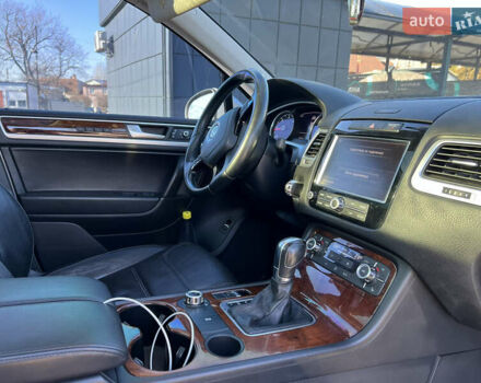 Серый Фольксваген Туарег, объемом двигателя 2.97 л и пробегом 252 тыс. км за 17550 $, фото 12 на Automoto.ua