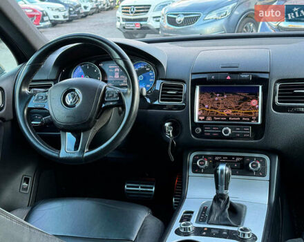 Сірий Фольксваген Туарег, об'ємом двигуна 3 л та пробігом 222 тис. км за 21290 $, фото 28 на Automoto.ua