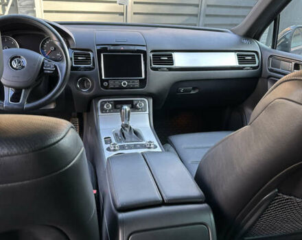 Сірий Фольксваген Туарег, об'ємом двигуна 2.97 л та пробігом 254 тис. км за 21000 $, фото 22 на Automoto.ua