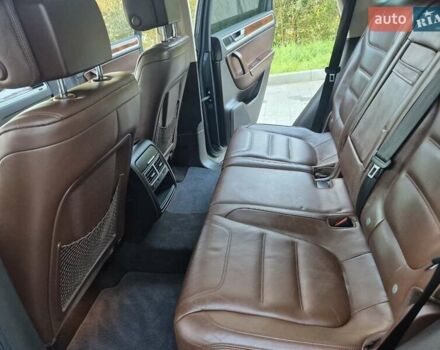 Серый Фольксваген Туарег, объемом двигателя 2.97 л и пробегом 248 тыс. км за 16500 $, фото 31 на Automoto.ua