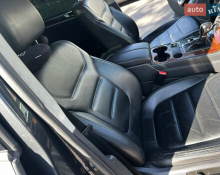 Сірий Фольксваген Туарег, об'ємом двигуна 3 л та пробігом 290 тис. км за 16300 $, фото 19 на Automoto.ua