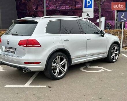 Серый Фольксваген Туарег, объемом двигателя 2.97 л и пробегом 223 тыс. км за 20490 $, фото 6 на Automoto.ua