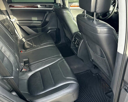 Серый Фольксваген Туарег, объемом двигателя 3.6 л и пробегом 175 тыс. км за 16500 $, фото 8 на Automoto.ua