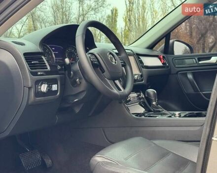 Серый Фольксваген Туарег, объемом двигателя 3 л и пробегом 220 тыс. км за 14900 $, фото 8 на Automoto.ua