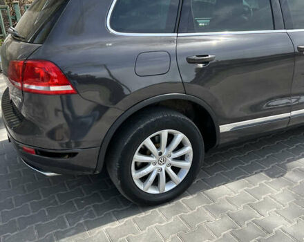 Сірий Фольксваген Туарег, об'ємом двигуна 3 л та пробігом 201 тис. км за 13500 $, фото 21 на Automoto.ua