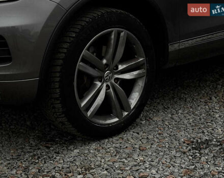 Сірий Фольксваген Туарег, об'ємом двигуна 2.97 л та пробігом 250 тис. км за 21500 $, фото 13 на Automoto.ua