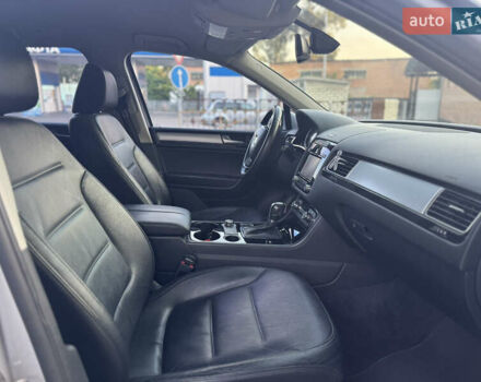 Серый Фольксваген Туарег, объемом двигателя 2.97 л и пробегом 340 тыс. км за 15900 $, фото 22 на Automoto.ua