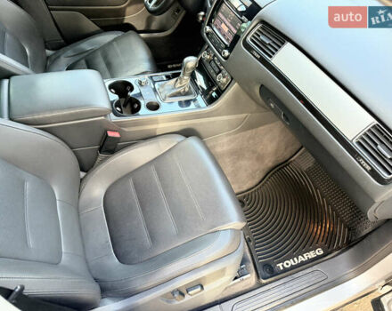 Сірий Фольксваген Туарег, об'ємом двигуна 3.6 л та пробігом 225 тис. км за 12500 $, фото 46 на Automoto.ua