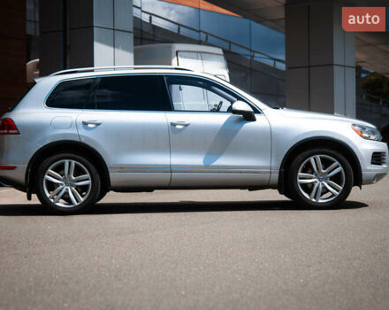 Сірий Фольксваген Туарег, об'ємом двигуна 2.97 л та пробігом 225 тис. км за 18500 $, фото 3 на Automoto.ua