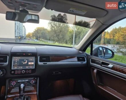 Серый Фольксваген Туарег, объемом двигателя 2.97 л и пробегом 248 тыс. км за 16500 $, фото 21 на Automoto.ua