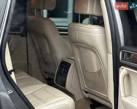 Сірий Фольксваген Туарег, об'ємом двигуна 2.97 л та пробігом 250 тис. км за 21500 $, фото 19 на Automoto.ua