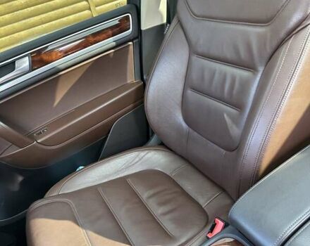 Серый Фольксваген Туарег, объемом двигателя 2.97 л и пробегом 195 тыс. км за 16500 $, фото 7 на Automoto.ua