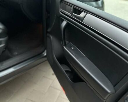 Серый Фольксваген Туарег, объемом двигателя 2.97 л и пробегом 210 тыс. км за 18500 $, фото 10 на Automoto.ua