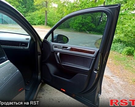 Серый Фольксваген Туарег, объемом двигателя 3.6 л и пробегом 179 тыс. км за 21600 $, фото 4 на Automoto.ua