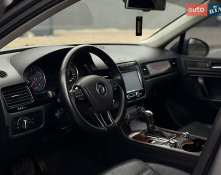 Серый Фольксваген Туарег, объемом двигателя 2.97 л и пробегом 360 тыс. км за 17500 $, фото 38 на Automoto.ua