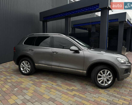 Серый Фольксваген Туарег, объемом двигателя 2.97 л и пробегом 360 тыс. км за 17500 $, фото 5 на Automoto.ua