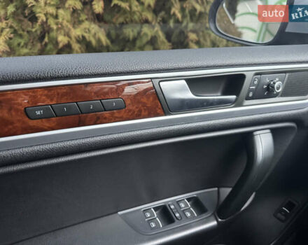 Серый Фольксваген Туарег, объемом двигателя 2.97 л и пробегом 345 тыс. км за 16900 $, фото 27 на Automoto.ua