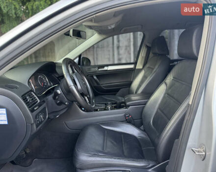 Серый Фольксваген Туарег, объемом двигателя 2.97 л и пробегом 340 тыс. км за 15900 $, фото 19 на Automoto.ua