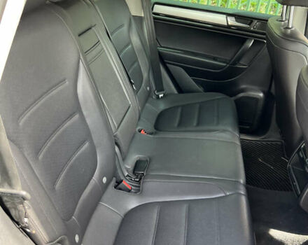 Сірий Фольксваген Туарег, об'ємом двигуна 3 л та пробігом 201 тис. км за 13500 $, фото 7 на Automoto.ua