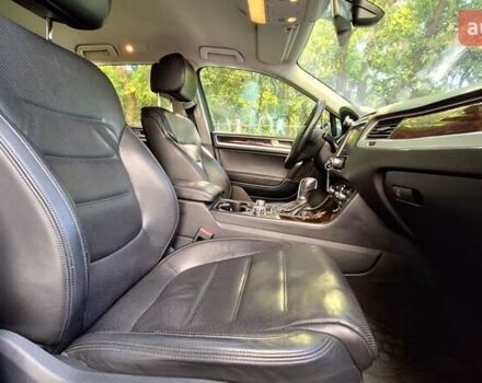 Серый Фольксваген Туарег, объемом двигателя 3 л и пробегом 235 тыс. км за 25000 $, фото 14 на Automoto.ua