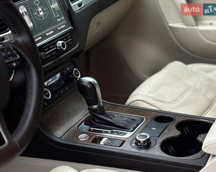 Сірий Фольксваген Туарег, об'ємом двигуна 2.97 л та пробігом 250 тис. км за 21500 $, фото 35 на Automoto.ua