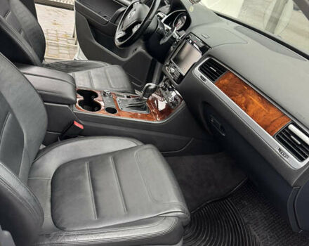 Серый Фольксваген Туарег, объемом двигателя 2.97 л и пробегом 345 тыс. км за 16900 $, фото 18 на Automoto.ua