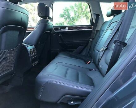 Серый Фольксваген Туарег, объемом двигателя 2.97 л и пробегом 177 тыс. км за 22000 $, фото 15 на Automoto.ua