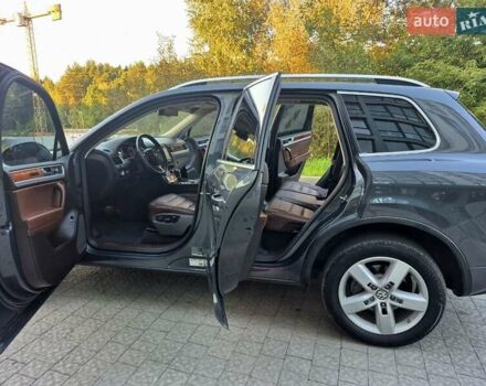 Серый Фольксваген Туарег, объемом двигателя 2.97 л и пробегом 248 тыс. км за 16500 $, фото 11 на Automoto.ua