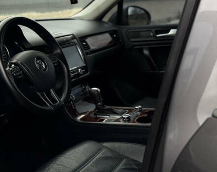 Серый Фольксваген Туарег, объемом двигателя 2.97 л и пробегом 360 тыс. км за 17500 $, фото 37 на Automoto.ua