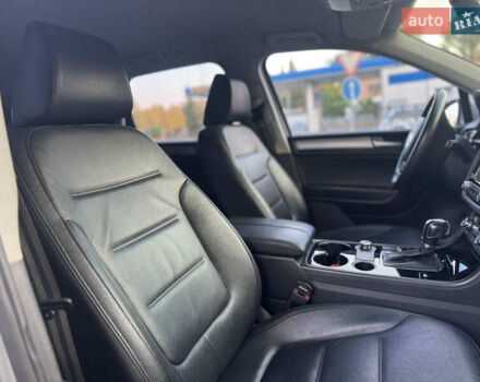 Серый Фольксваген Туарег, объемом двигателя 2.97 л и пробегом 340 тыс. км за 15900 $, фото 24 на Automoto.ua