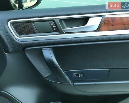 Серый Фольксваген Туарег, объемом двигателя 2.97 л и пробегом 177 тыс. км за 22000 $, фото 34 на Automoto.ua