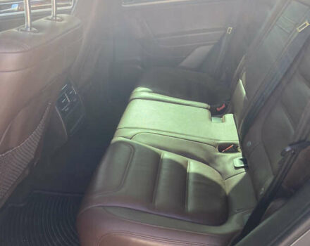 Серый Фольксваген Туарег, объемом двигателя 3 л и пробегом 290 тыс. км за 19500 $, фото 23 на Automoto.ua