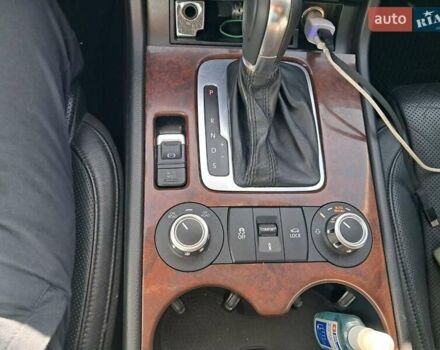 Серый Фольксваген Туарег, объемом двигателя 2.97 л и пробегом 240 тыс. км за 17800 $, фото 10 на Automoto.ua