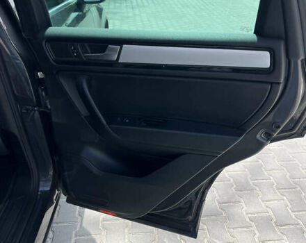 Сірий Фольксваген Туарег, об'ємом двигуна 3 л та пробігом 201 тис. км за 13500 $, фото 9 на Automoto.ua