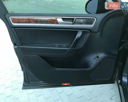 Серый Фольксваген Туарег, объемом двигателя 2.97 л и пробегом 177 тыс. км за 22000 $, фото 24 на Automoto.ua