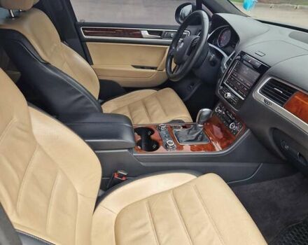 Сірий Фольксваген Туарег, об'ємом двигуна 3 л та пробігом 137 тис. км за 25900 $, фото 12 на Automoto.ua