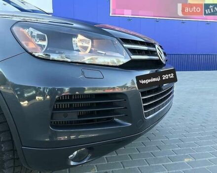 Серый Фольксваген Туарег, объемом двигателя 2.97 л и пробегом 177 тыс. км за 22000 $, фото 1 на Automoto.ua