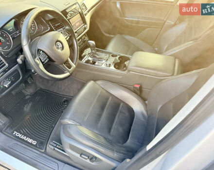 Сірий Фольксваген Туарег, об'ємом двигуна 3.6 л та пробігом 225 тис. км за 12500 $, фото 40 на Automoto.ua