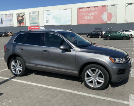 Серый Фольксваген Туарег, объемом двигателя 3 л и пробегом 290 тыс. км за 19500 $, фото 6 на Automoto.ua