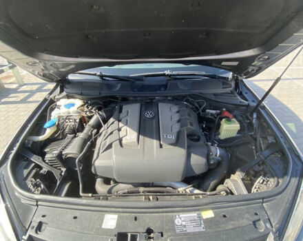 Серый Фольксваген Туарег, объемом двигателя 3 л и пробегом 290 тыс. км за 19500 $, фото 39 на Automoto.ua