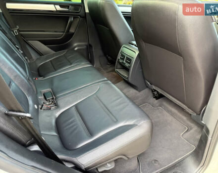 Серый Фольксваген Туарег, объемом двигателя 3 л и пробегом 230 тыс. км за 21900 $, фото 38 на Automoto.ua