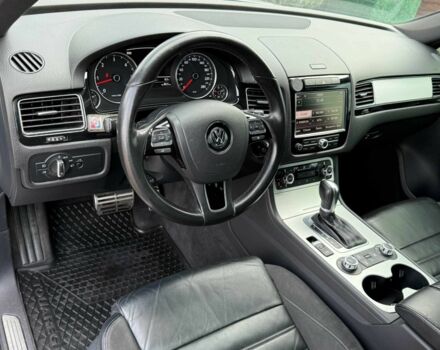 Сірий Фольксваген Туарег, об'ємом двигуна 3 л та пробігом 226 тис. км за 18000 $, фото 14 на Automoto.ua